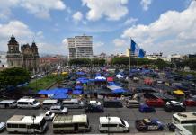 Campamento del STEG continúa por tercer día y afecta el tránsito y paso peatonal por zona 1