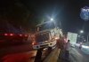 Una cisterna que transportaba combustible quedó empotrada en un separador vial en el kilómetro 22.5 de la ruta CA-9 sur, misma que complicó en tránsito, afirma la PMT de Villa Nueva.
